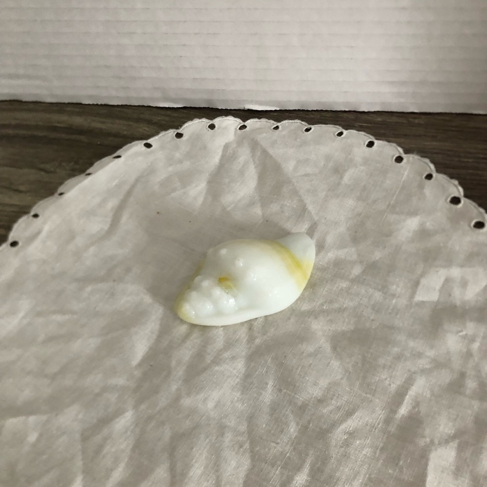 Unique Slag Glass Shell Decor